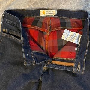Carhartt straight leg, dark wash size 4 short insulated jeans.